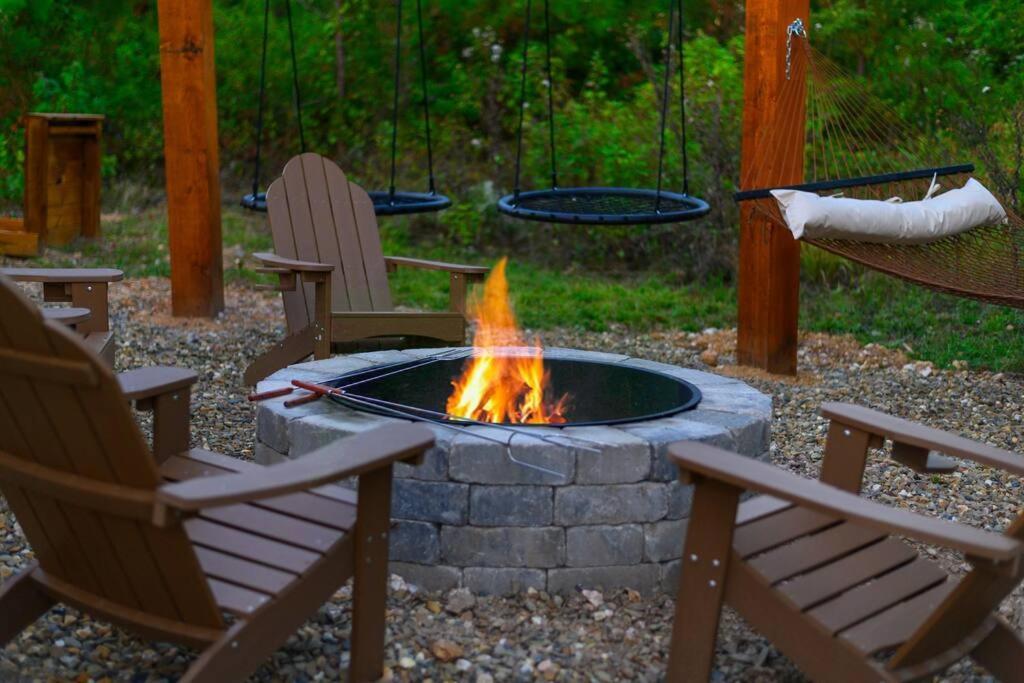 הוילה ברוקן בו Under The Stars - Secluded, Hot Tub, Firepit, Games מראה חיצוני תמונה