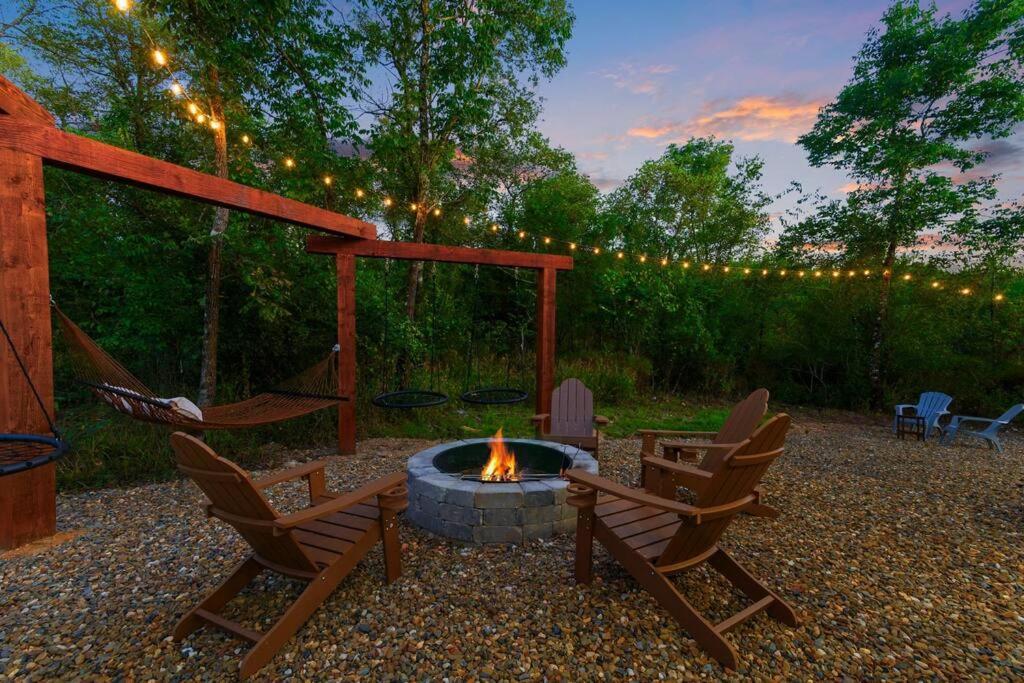 הוילה ברוקן בו Under The Stars - Secluded, Hot Tub, Firepit, Games מראה חיצוני תמונה