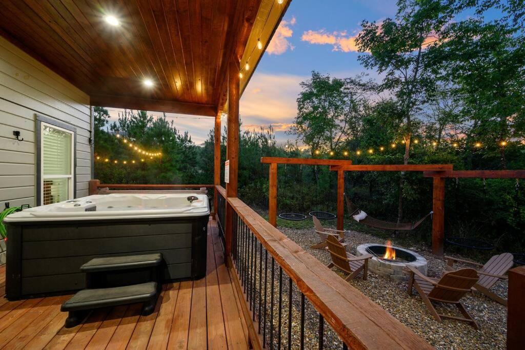 הוילה ברוקן בו Under The Stars - Secluded, Hot Tub, Firepit, Games מראה חיצוני תמונה